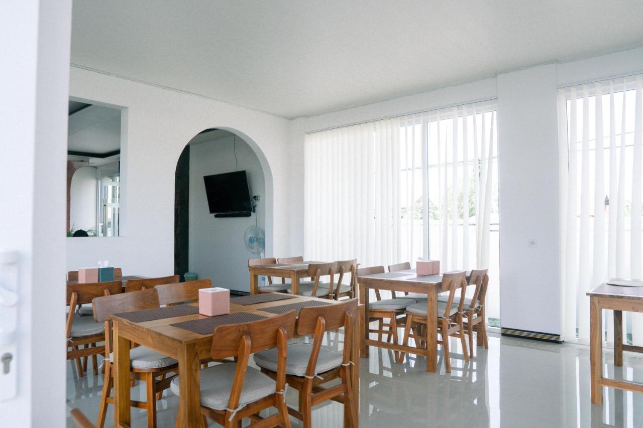 Christika Homestay Labuan Bajo Exteriör bild
