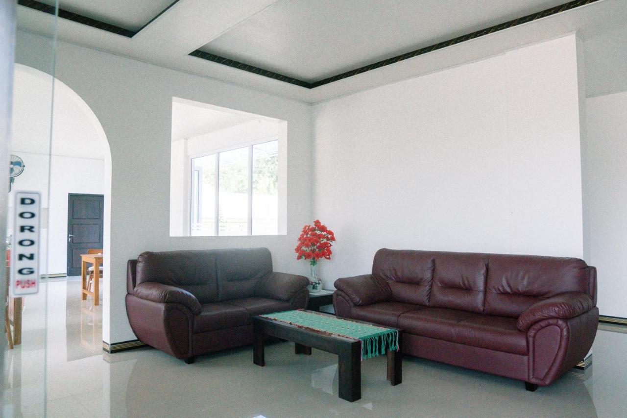 Christika Homestay Labuan Bajo Exteriör bild