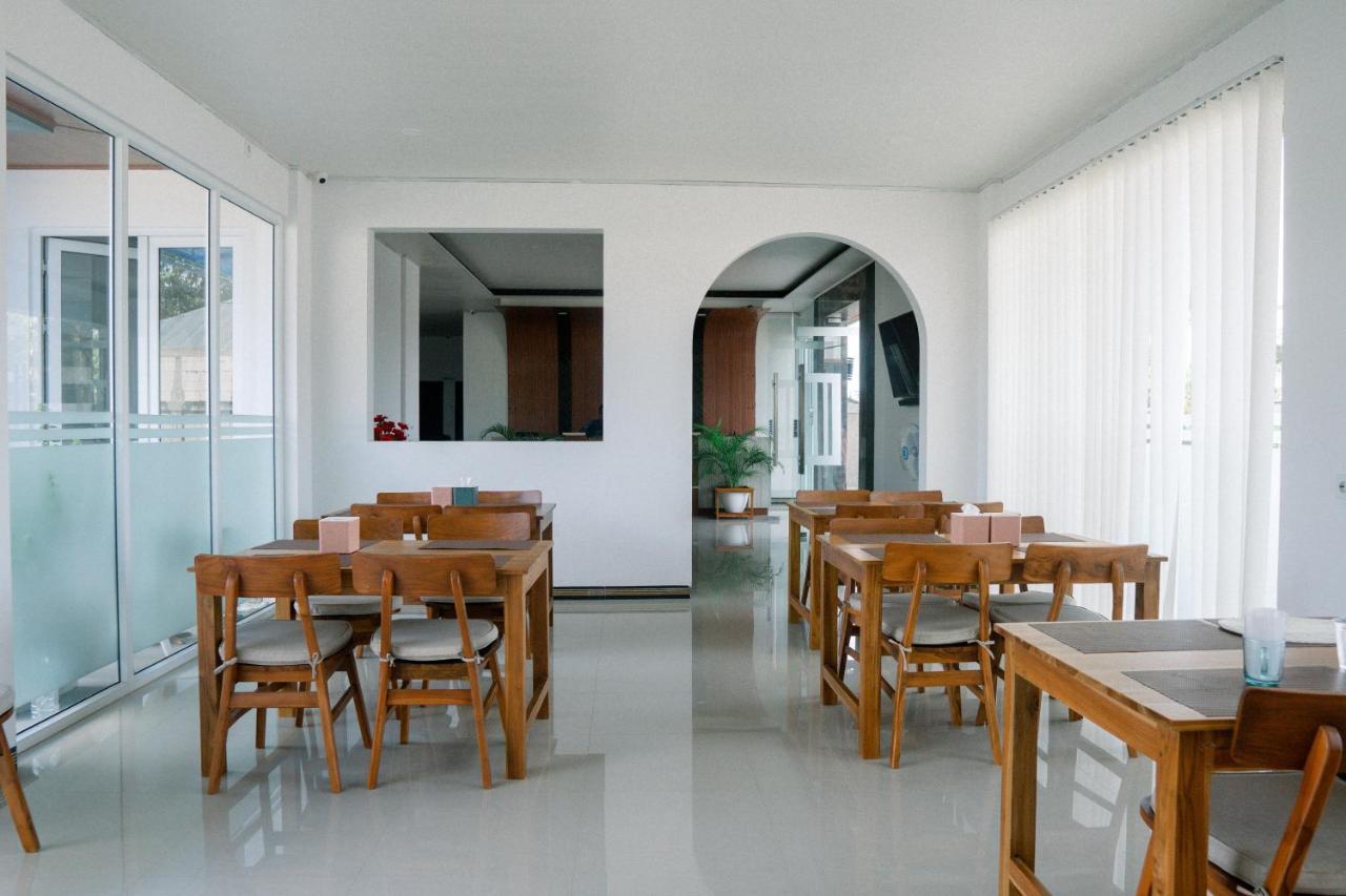Christika Homestay Labuan Bajo Exteriör bild