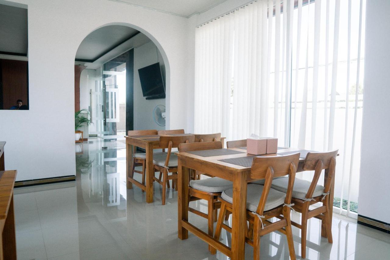 Christika Homestay Labuan Bajo Exteriör bild