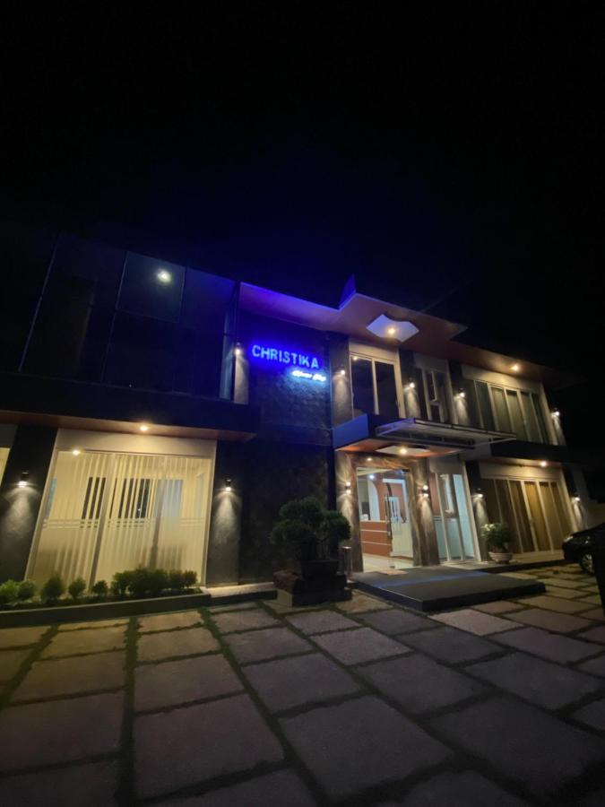 Christika Homestay Labuan Bajo Exteriör bild