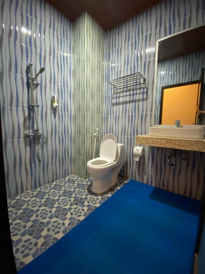 Christika Homestay Labuan Bajo Exteriör bild