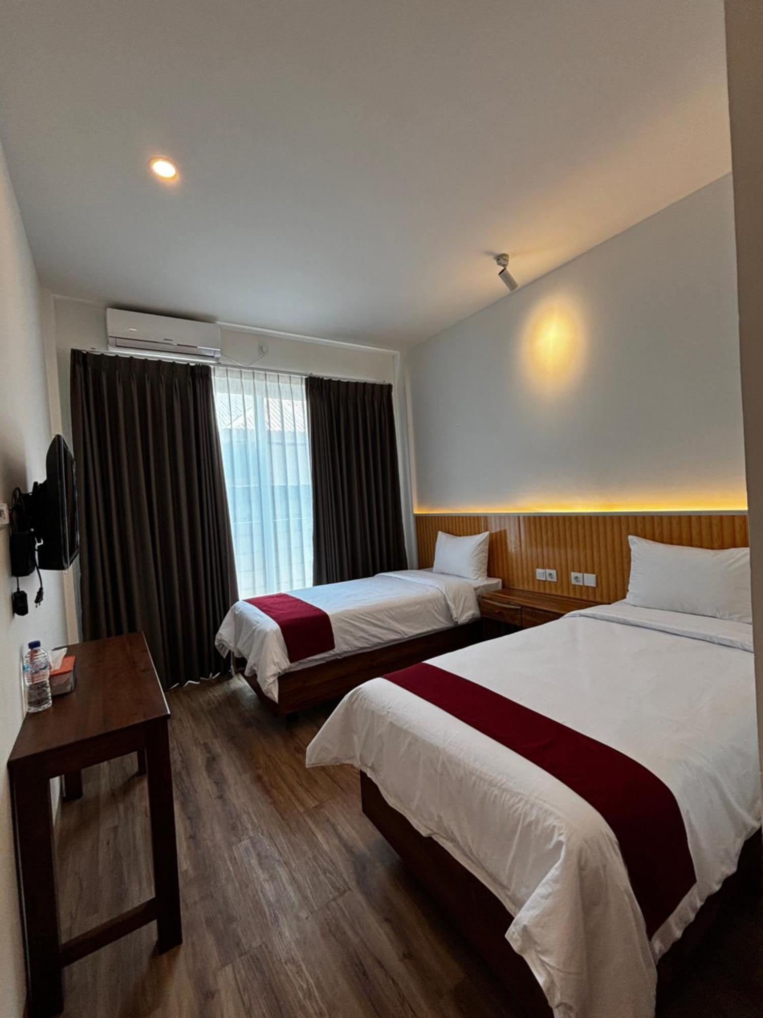 Christika Homestay Labuan Bajo Exteriör bild