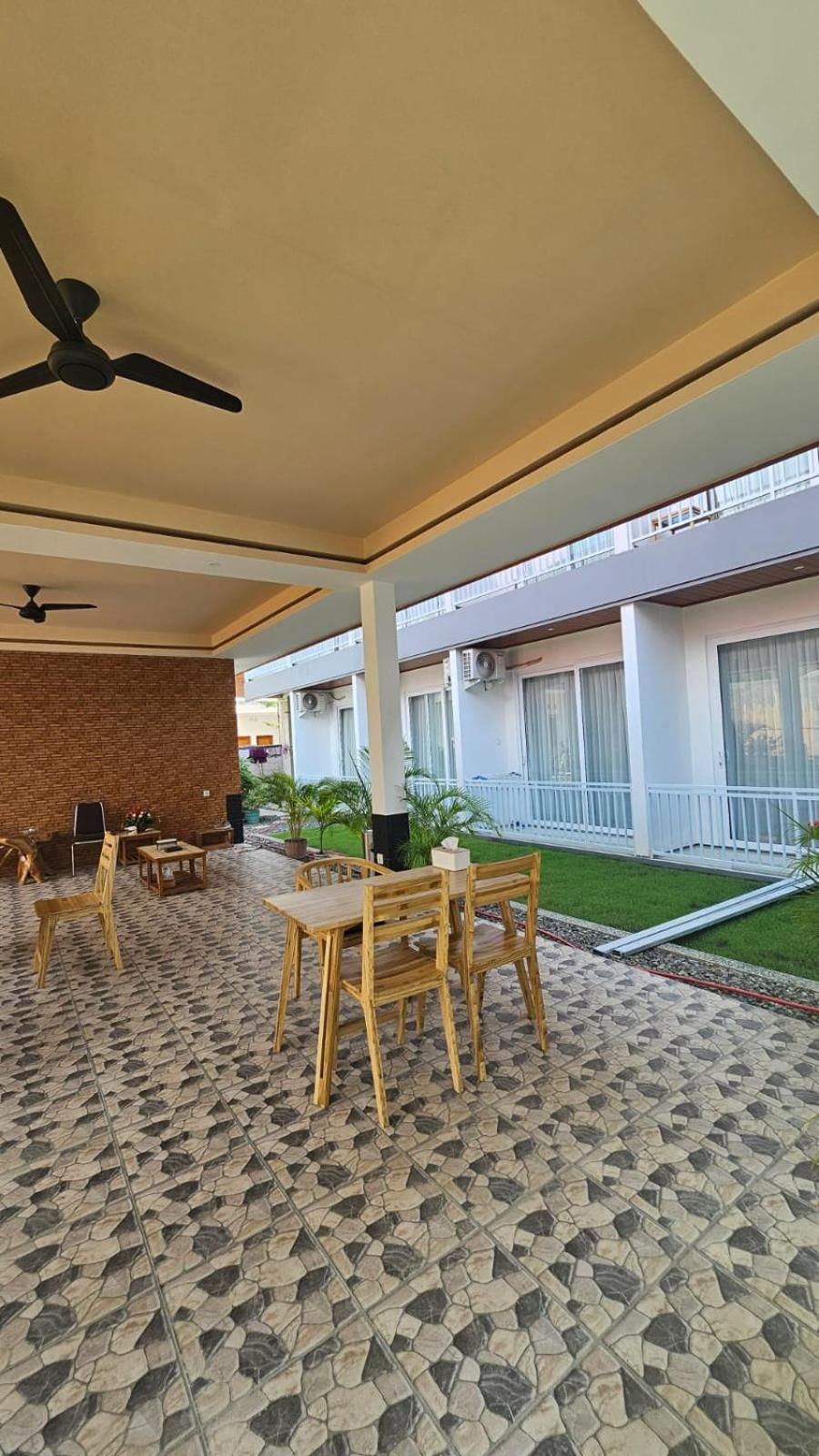 Christika Homestay Labuan Bajo Exteriör bild
