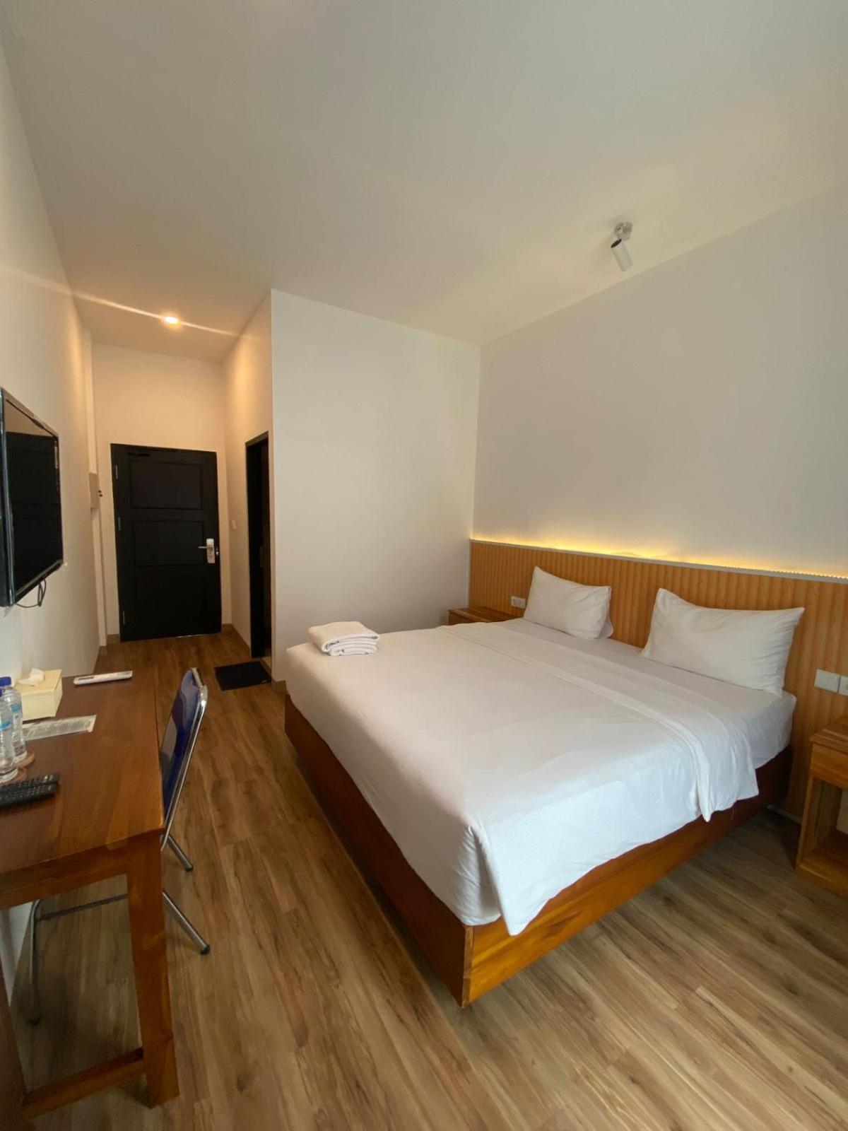 Christika Homestay Labuan Bajo Exteriör bild
